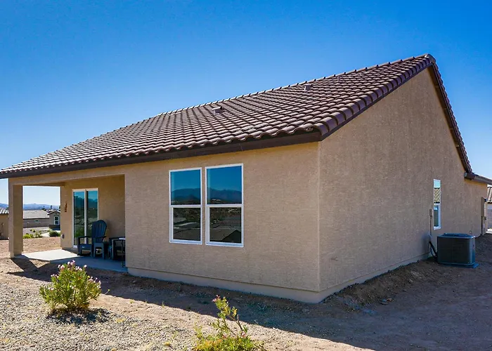 Golf Getaway W/ Patio & Yard! Holiday home *